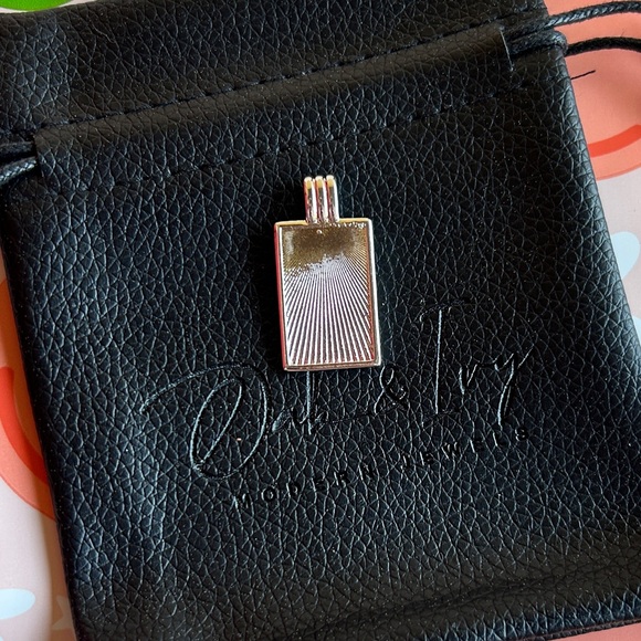 Silver Rectangular Pendant - Picture 2 of 5